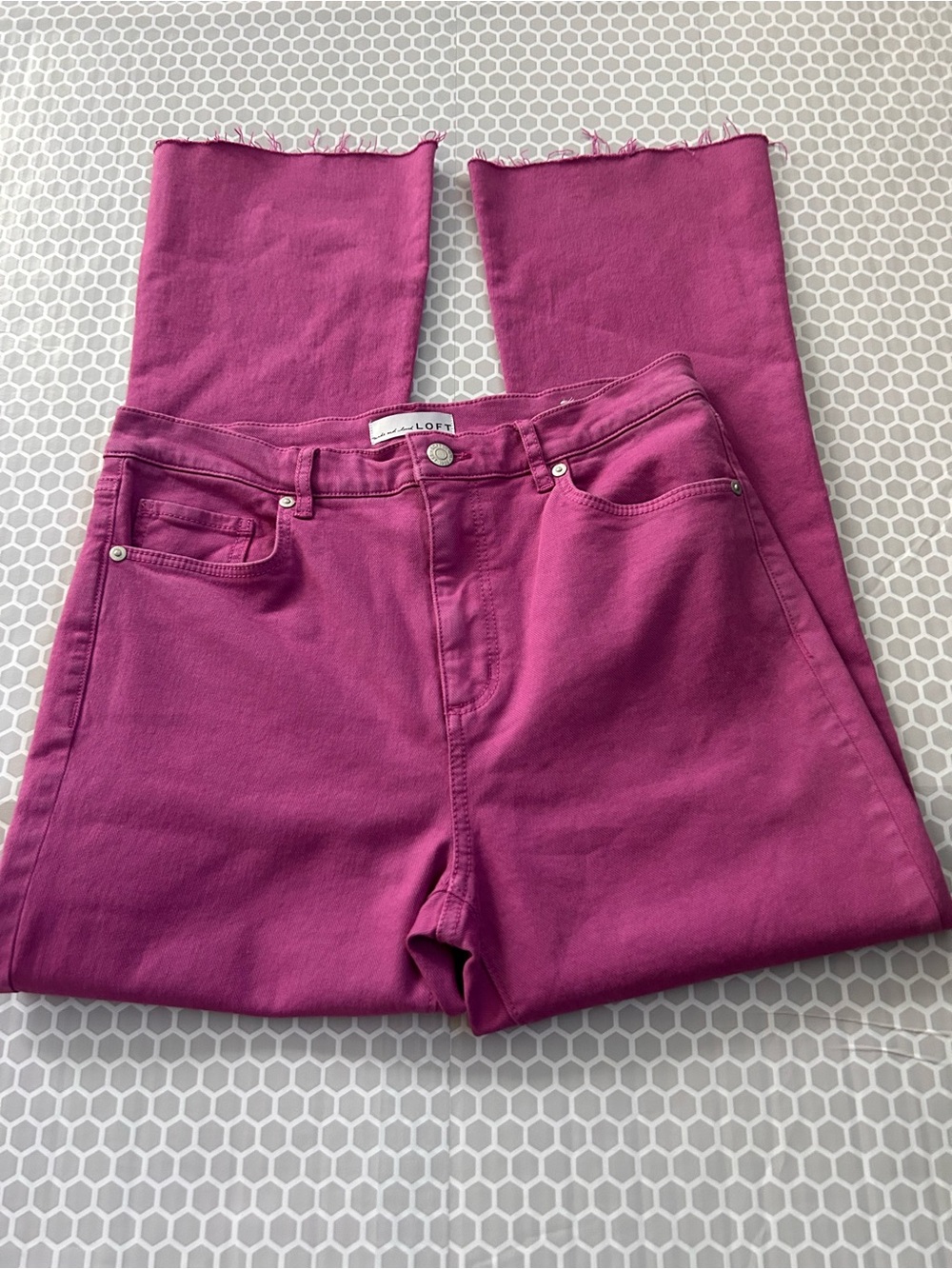 Loft Crop High Waist Straight-Leg High-Rise Raw Hem Jeans Vibrant Magenta Size 4 - Picture 2 of 7